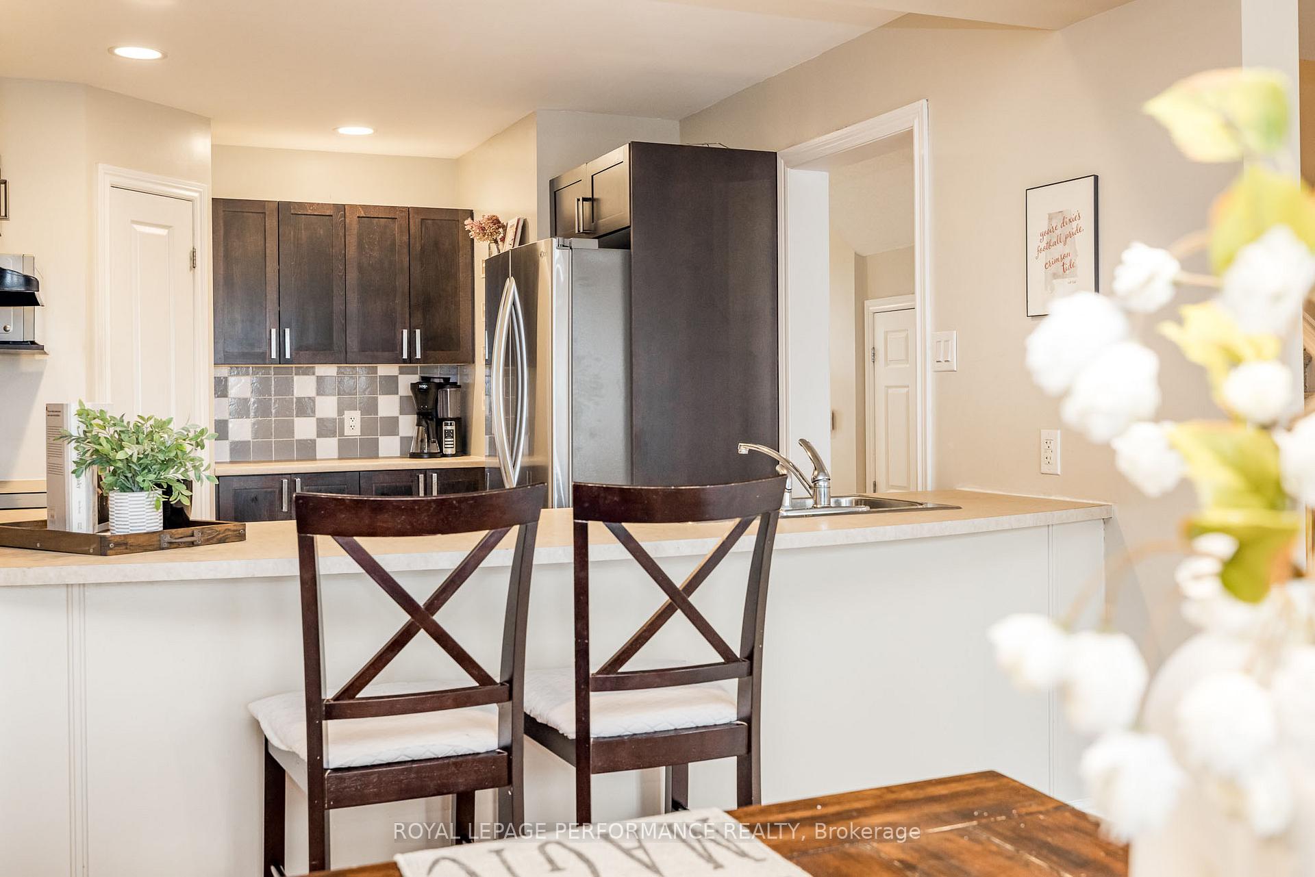 Photo 13 of 200 Eye Bright Crescent, Ottawa, Riverside South/Gloucester Glen — HOMEH