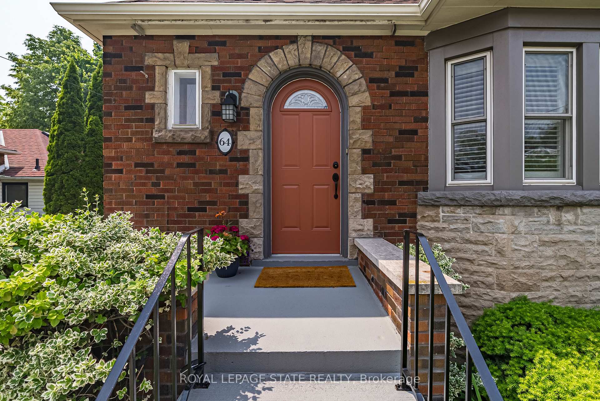Photo 3 of 64 Highcliffe Avenue, Hamilton, Centremount — HOMEH