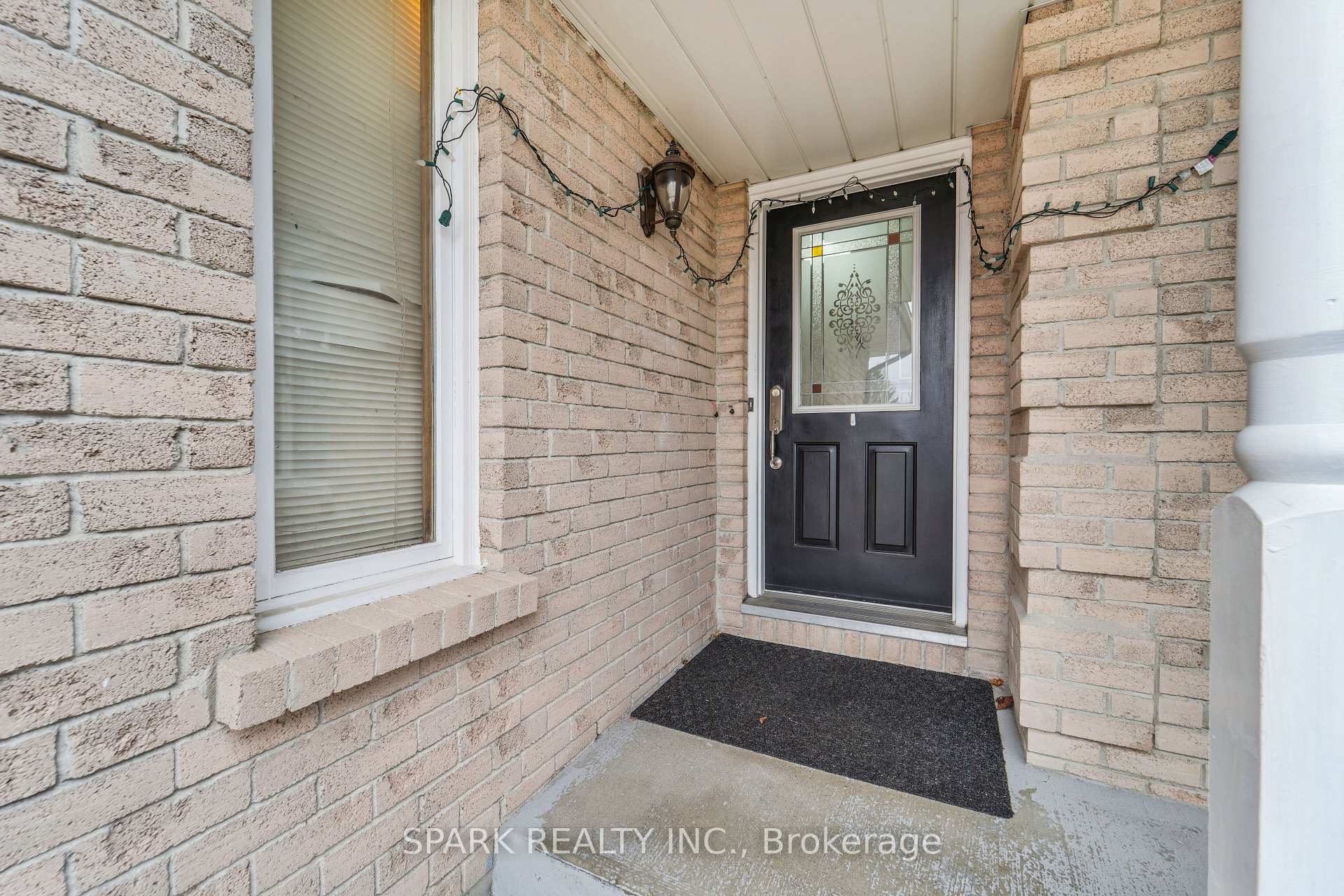 Photo 4 of 547 Peggoty Circle E, Oshawa, Eastdale — HOMEH