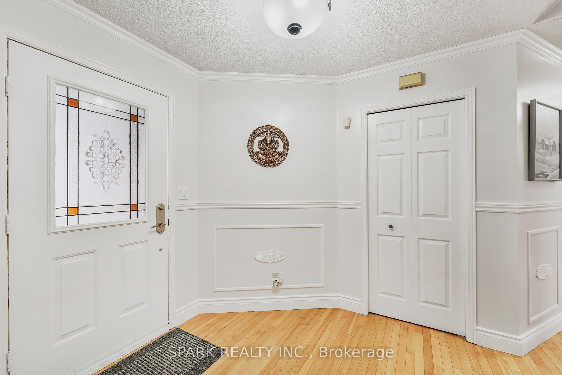 Photo 5 of 547 Peggoty Circle E, Oshawa, Eastdale — HOMEH