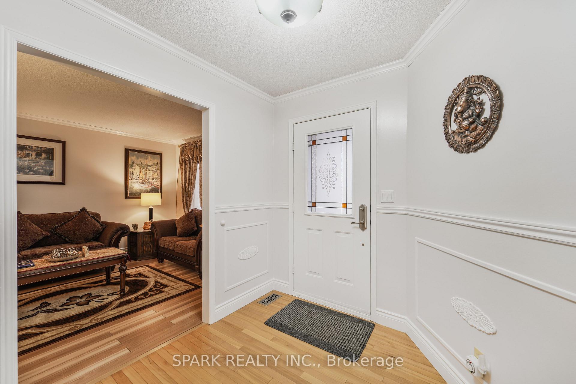 Photo 6 of 547 Peggoty Circle E, Oshawa, Eastdale — HOMEH