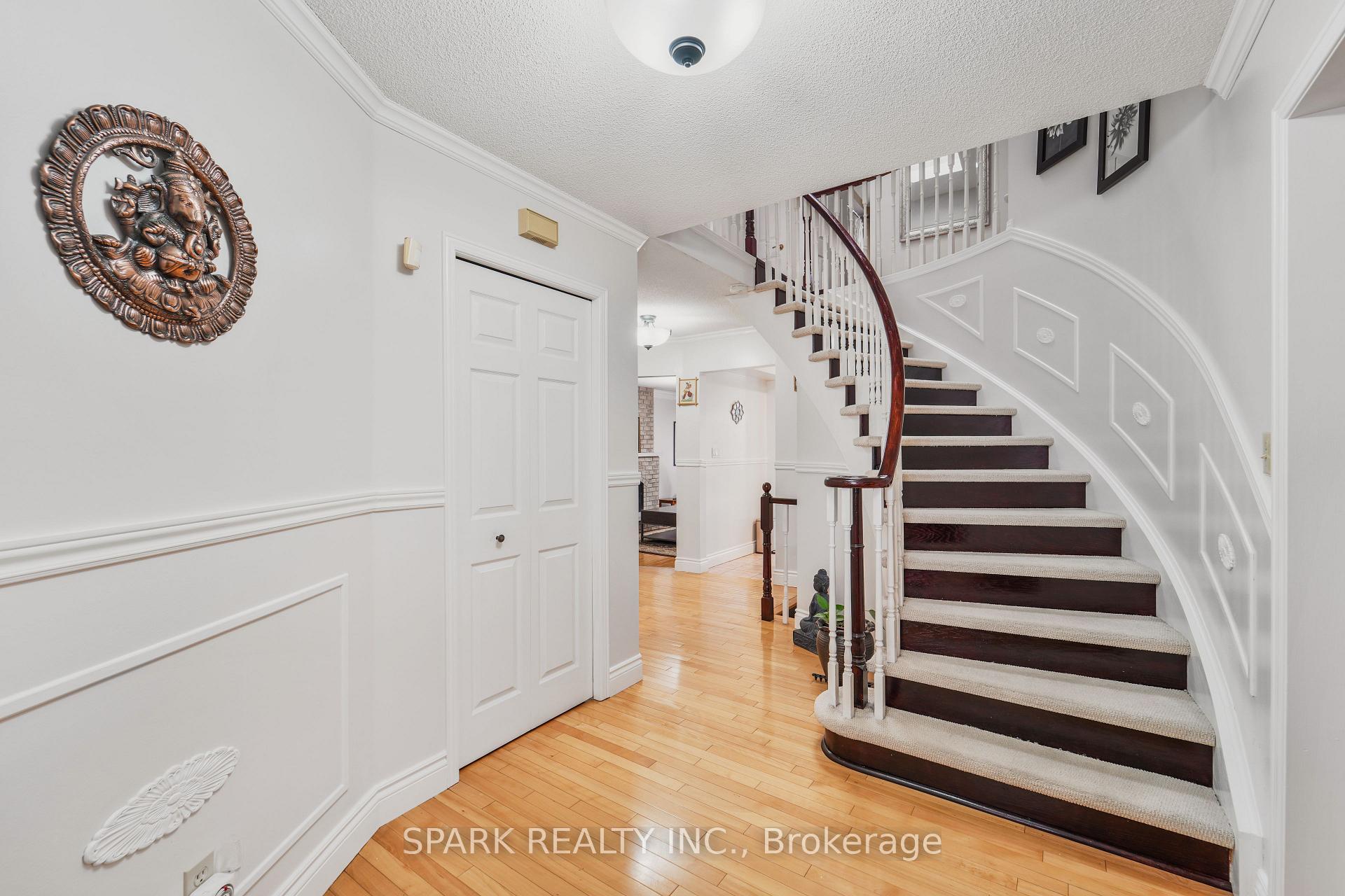 Photo 7 of 547 Peggoty Circle E, Oshawa, Eastdale — HOMEH