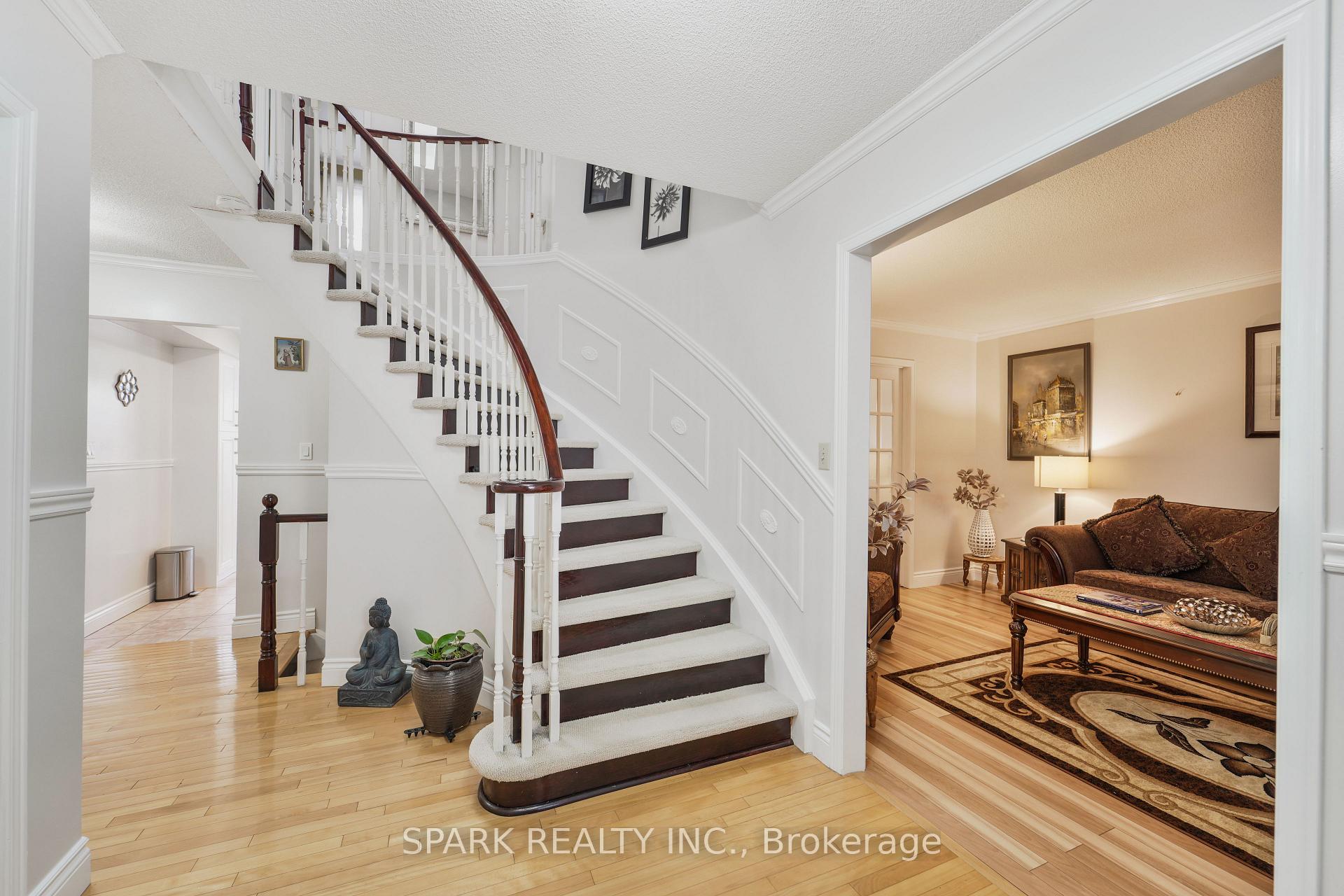 Photo 8 of 547 Peggoty Circle E, Oshawa, Eastdale — HOMEH