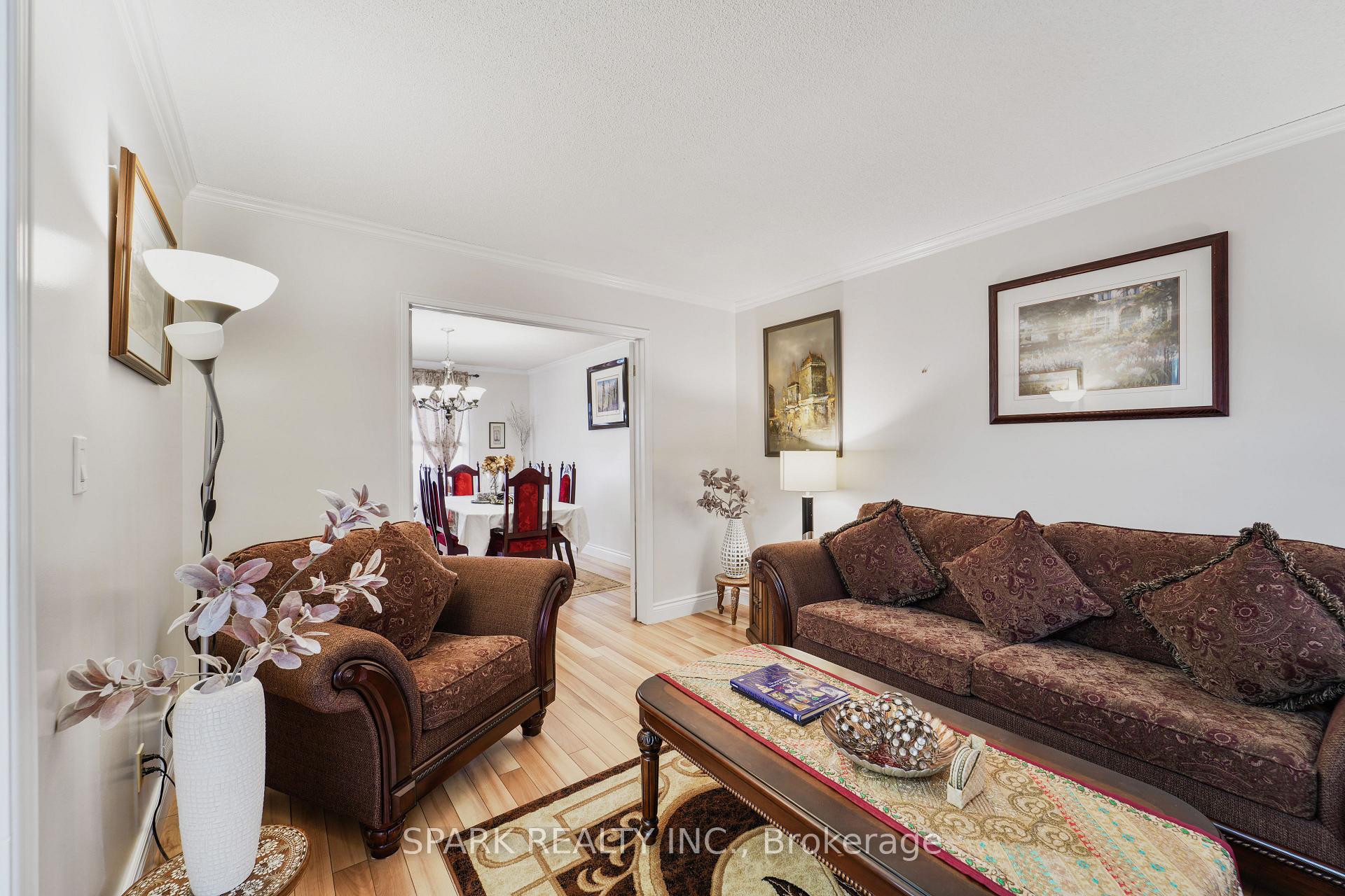 Photo 9 of 547 Peggoty Circle E, Oshawa, Eastdale — HOMEH