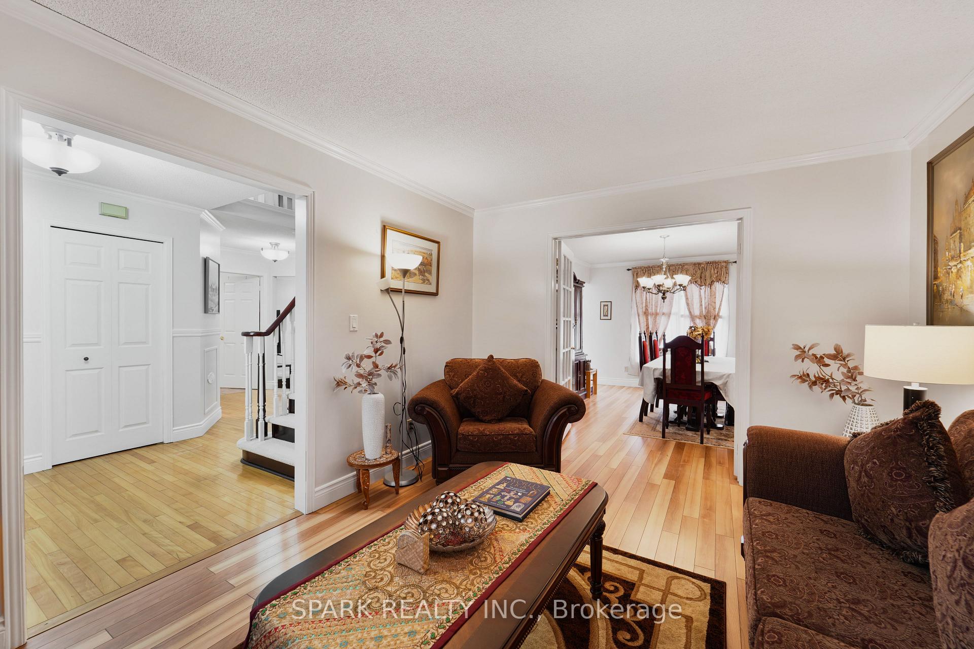 Photo 10 of 547 Peggoty Circle E, Oshawa, Eastdale — HOMEH