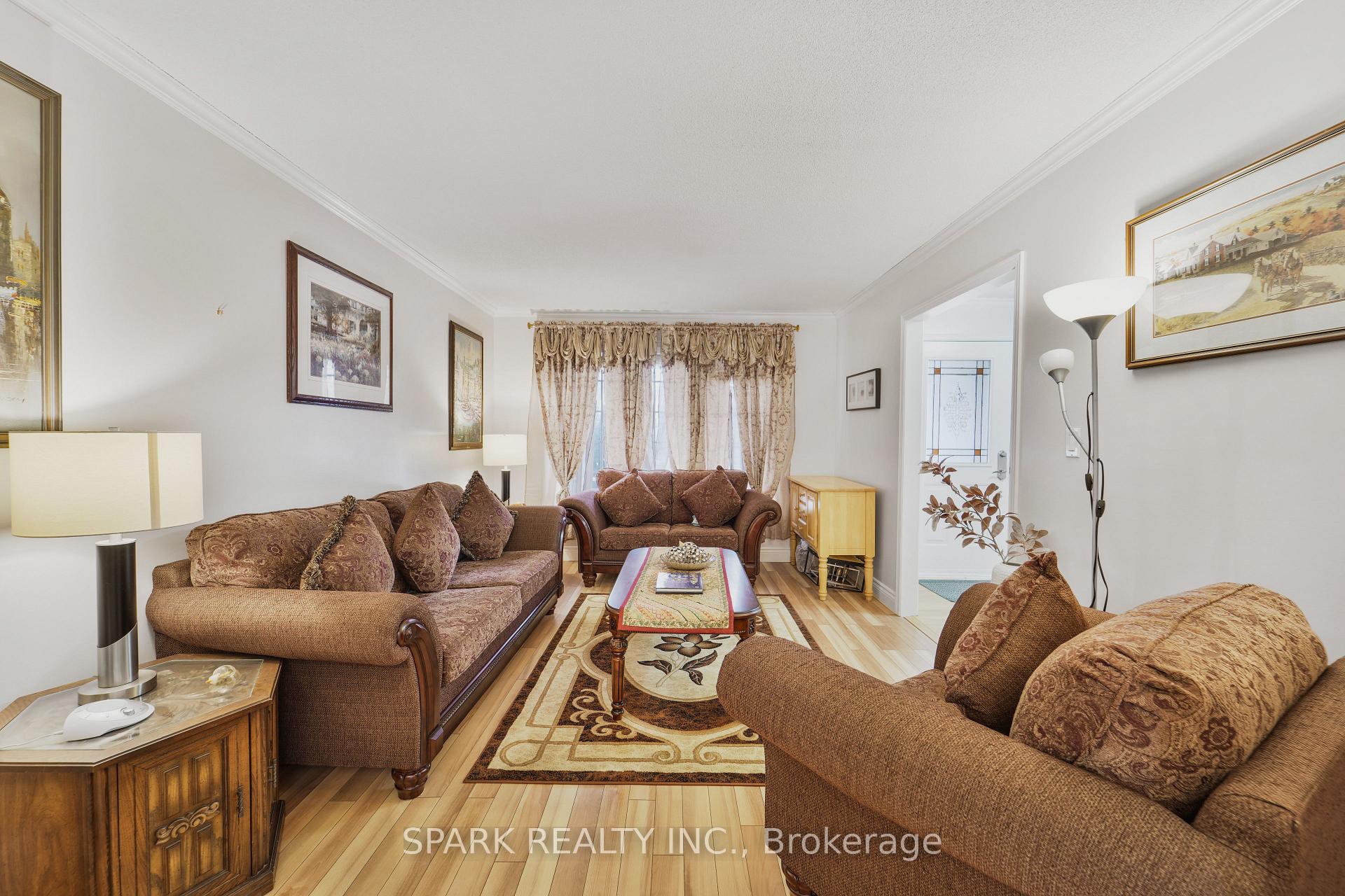 Photo 11 of 547 Peggoty Circle E, Oshawa, Eastdale — HOMEH