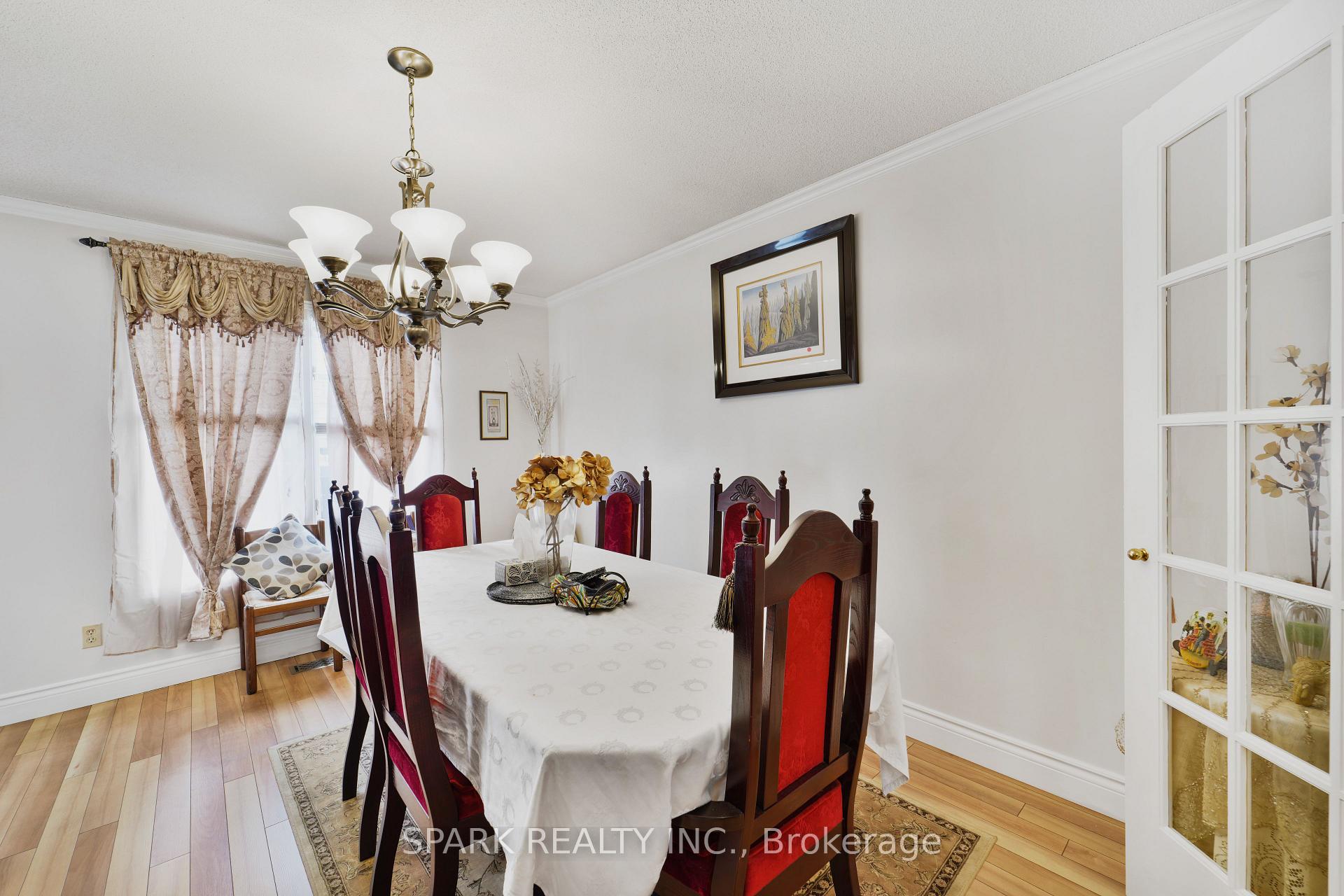 Photo 14 of 547 Peggoty Circle E, Oshawa, Eastdale — HOMEH