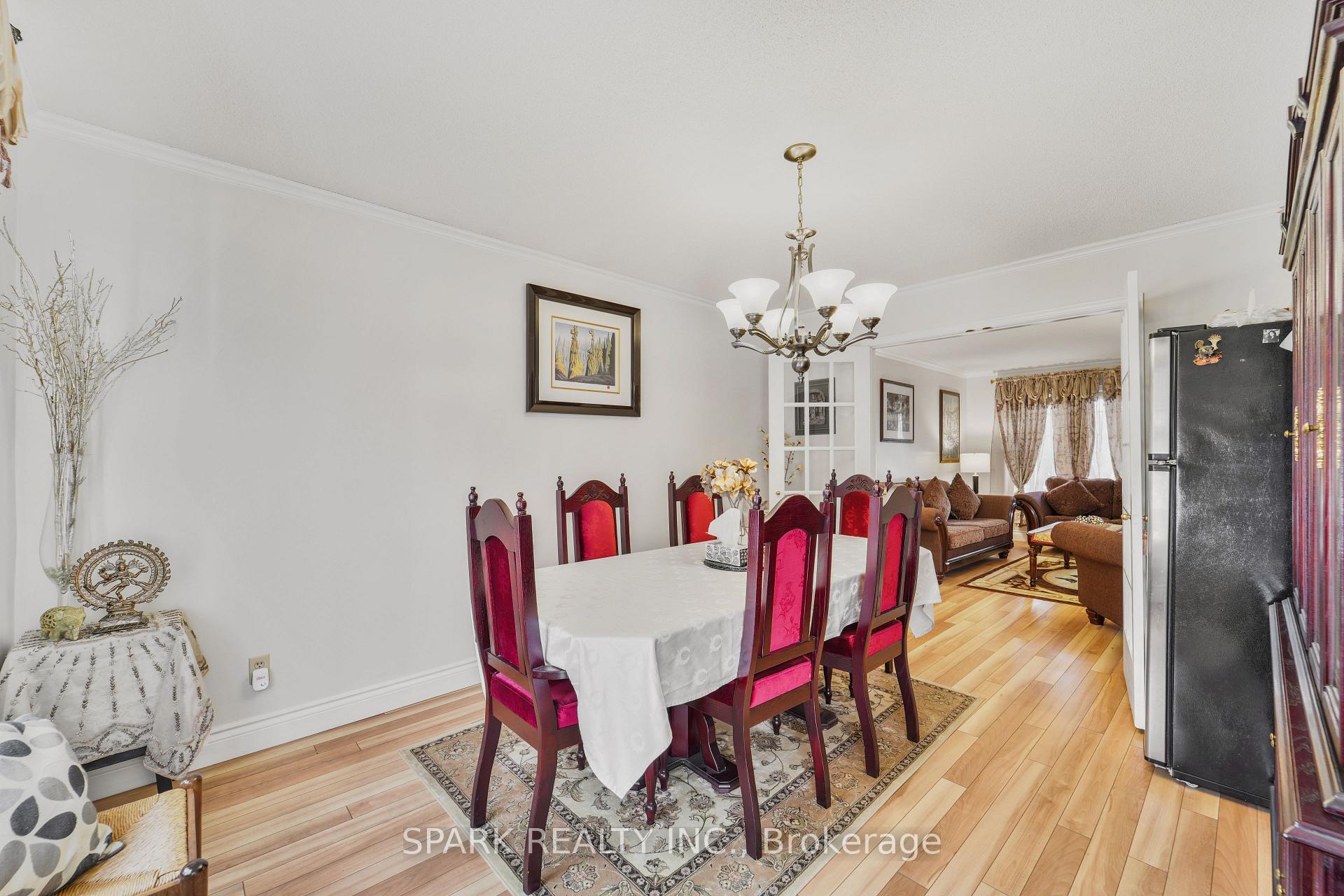 Photo 15 of 547 Peggoty Circle E, Oshawa, Eastdale — HOMEH