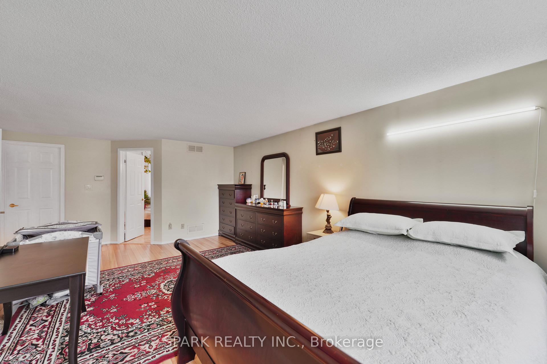 Photo 18 of 547 Peggoty Circle E, Oshawa, Eastdale — HOMEH