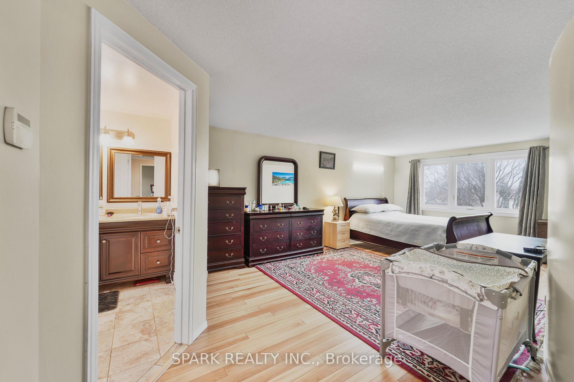 Photo 19 of 547 Peggoty Circle E, Oshawa, Eastdale — HOMEH