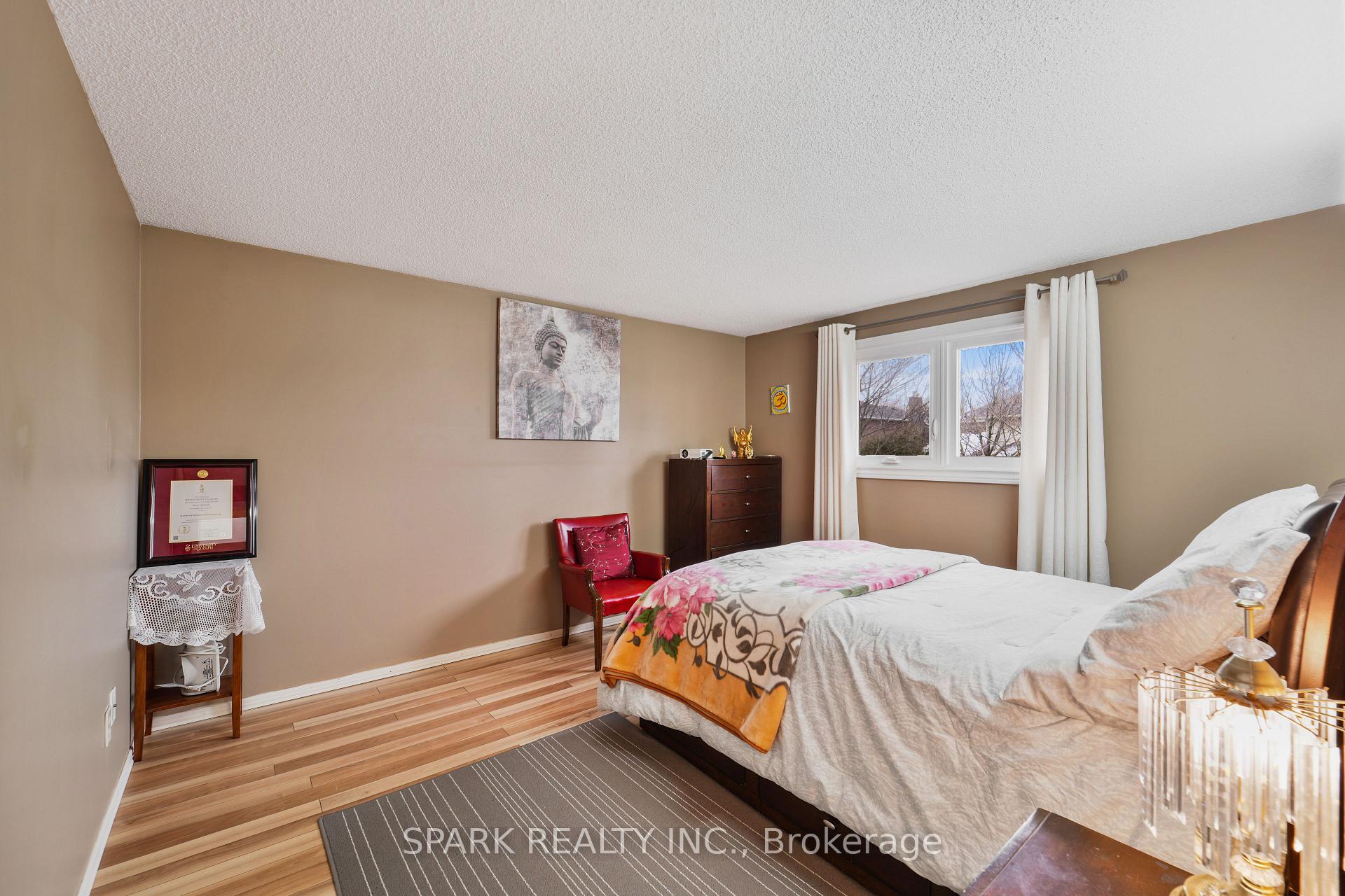 Photo 21 of 547 Peggoty Circle E, Oshawa, Eastdale — HOMEH