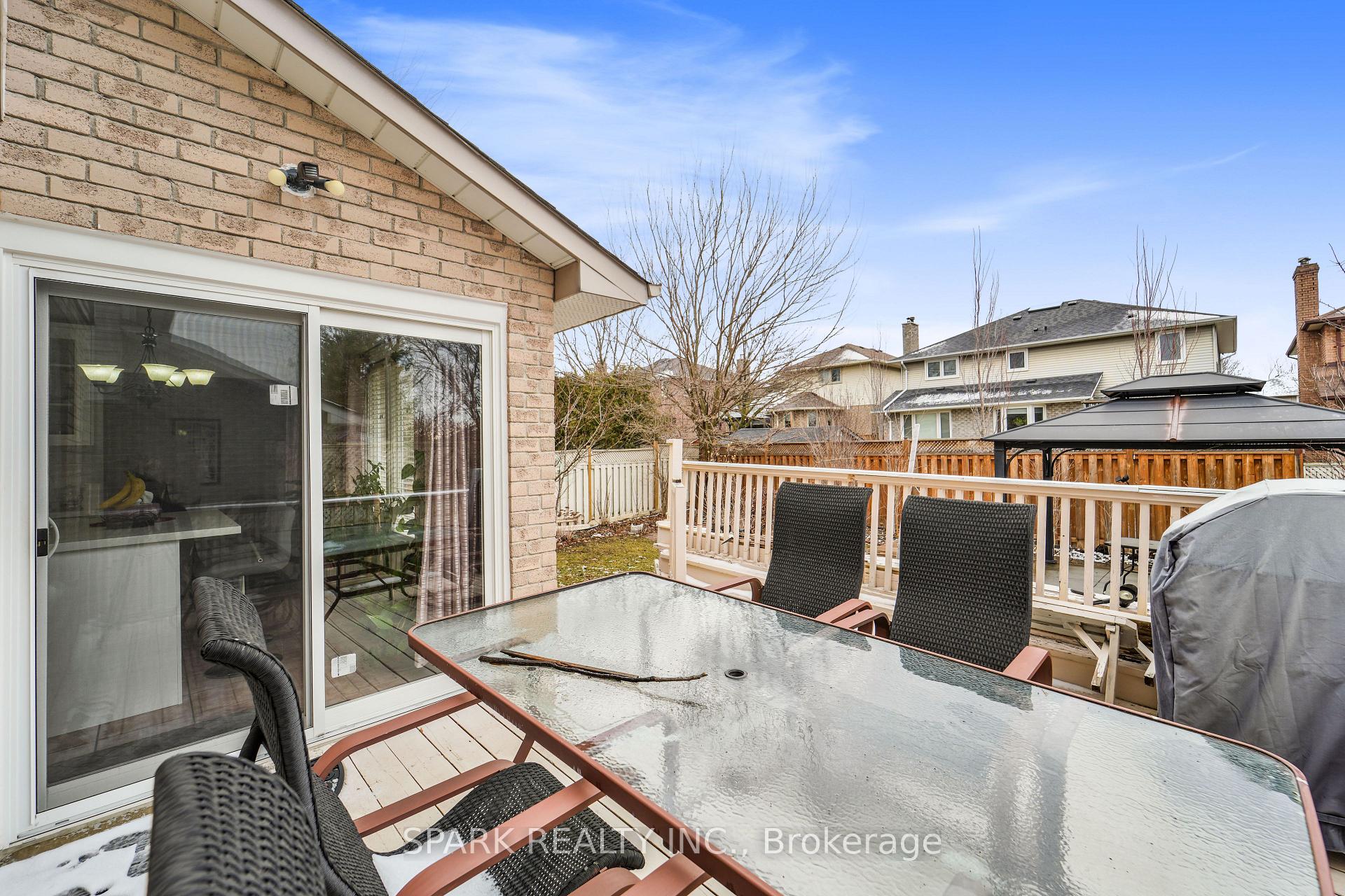 Photo 34 of 547 Peggoty Circle E, Oshawa, Eastdale — HOMEH