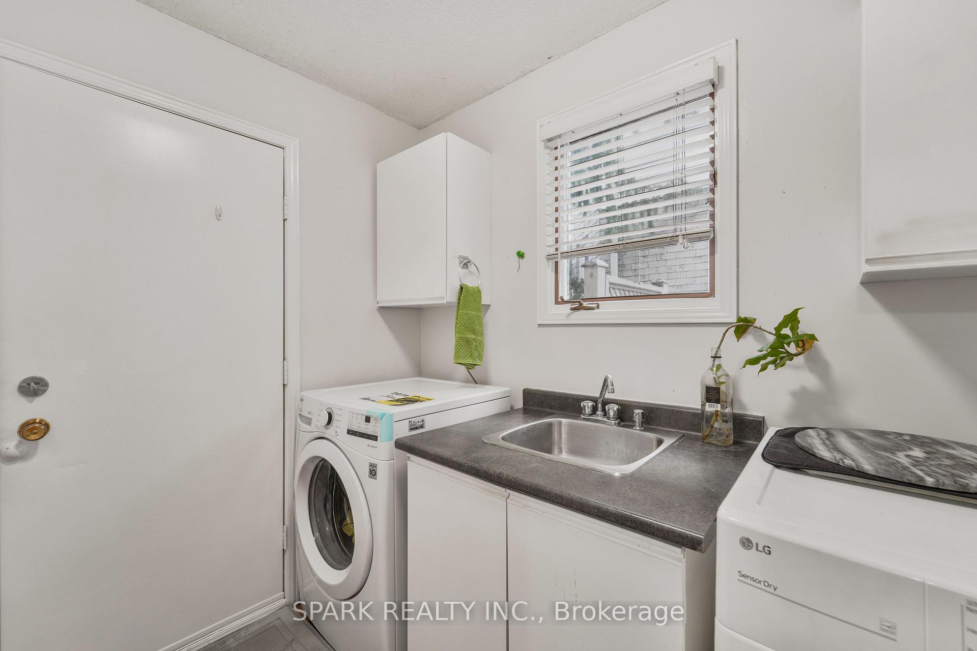 Photo 42 of 547 Peggoty Circle E, Oshawa, Eastdale — HOMEH