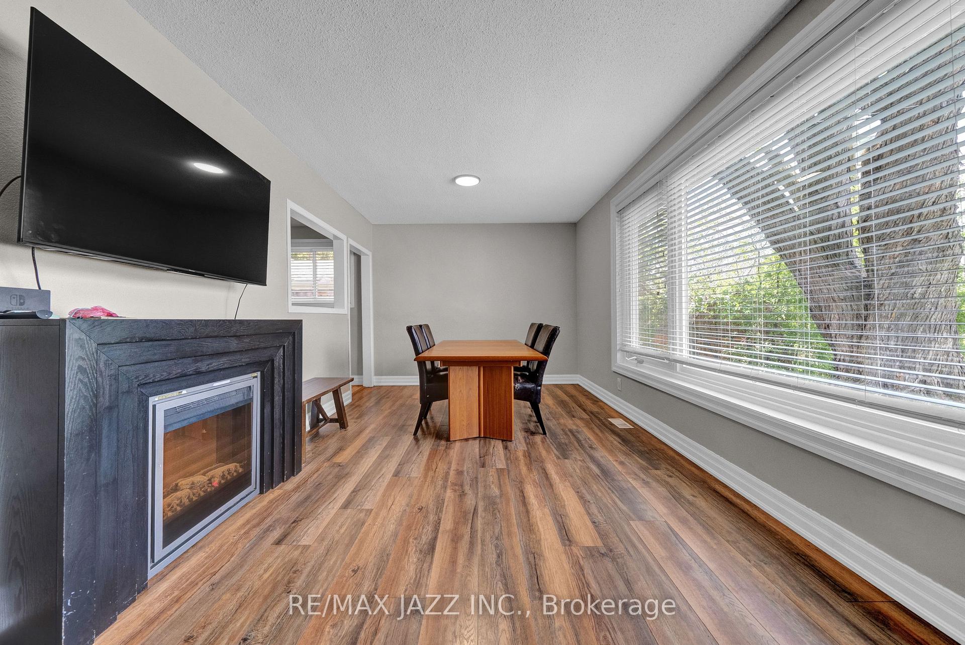 Photo 6 of 1003 Centre Street N, Whitby, Williamsburg — HOMEH