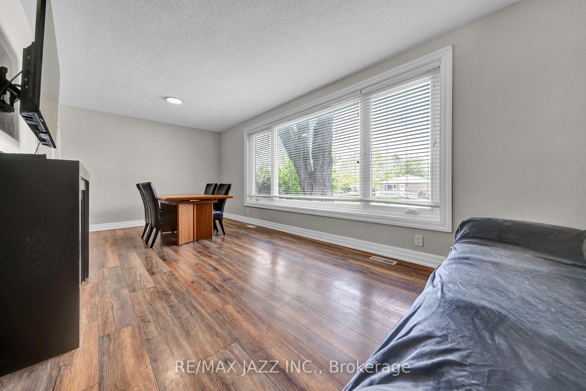 Photo 9 of 1003 Centre Street N, Whitby, Williamsburg — HOMEH