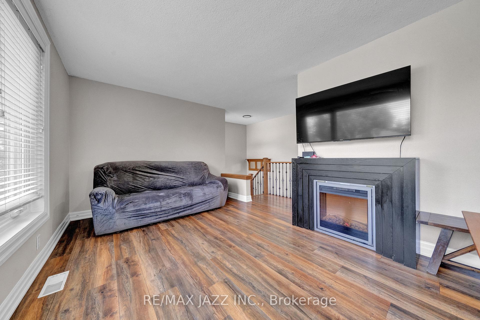 Photo 11 of 1003 Centre Street N, Whitby, Williamsburg — HOMEH