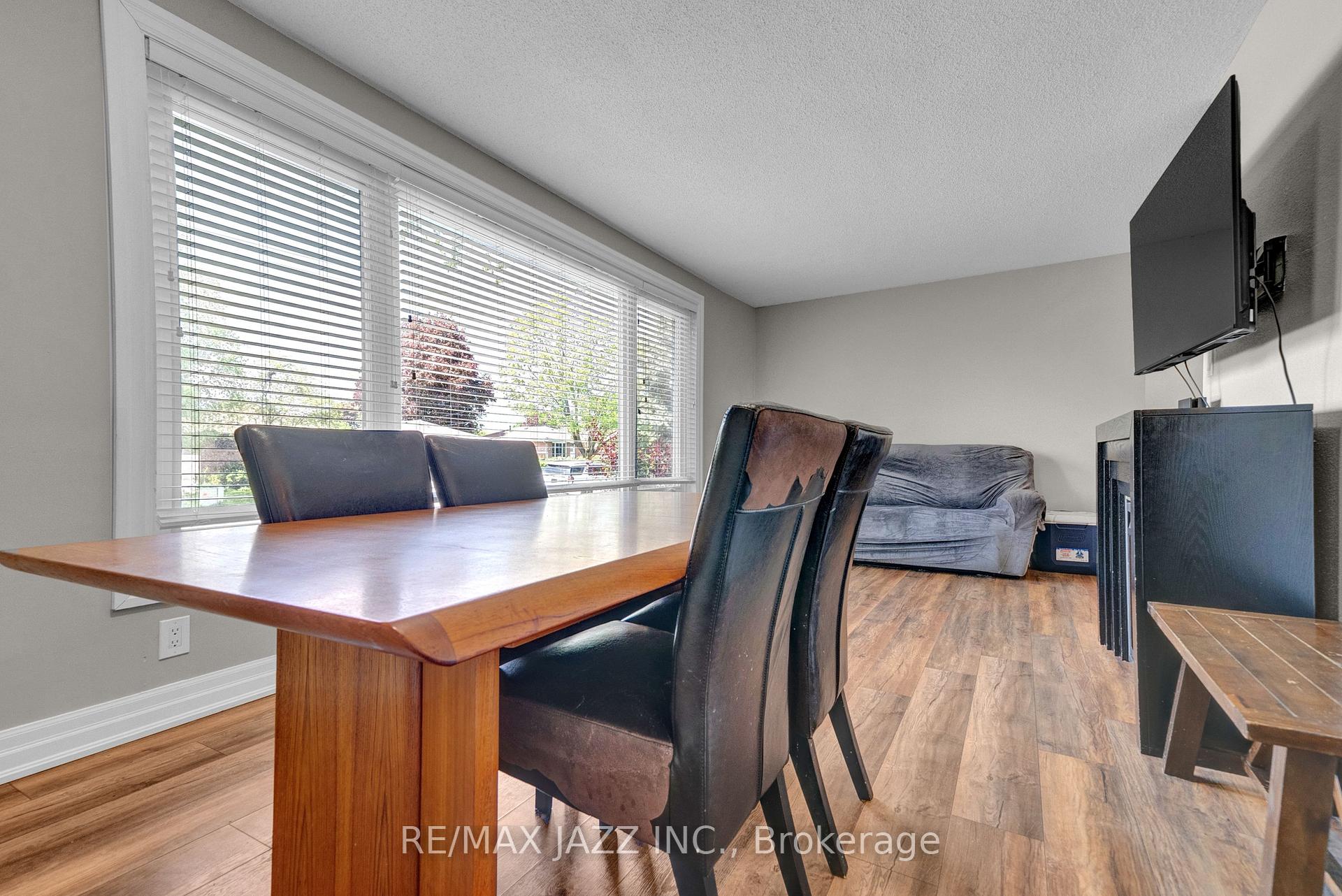 Photo 13 of 1003 Centre Street N, Whitby, Williamsburg — HOMEH