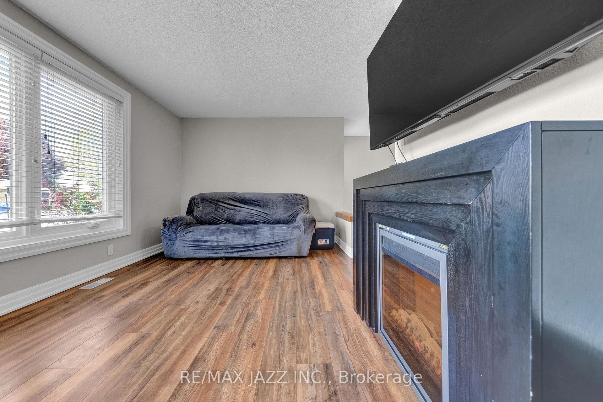 Photo 14 of 1003 Centre Street N, Whitby, Williamsburg — HOMEH