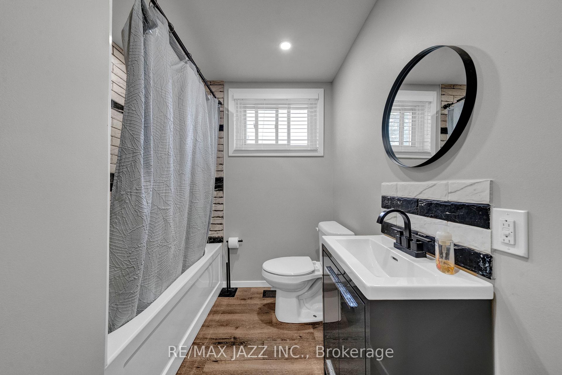 Photo 19 of 1003 Centre Street N, Whitby, Williamsburg — HOMEH