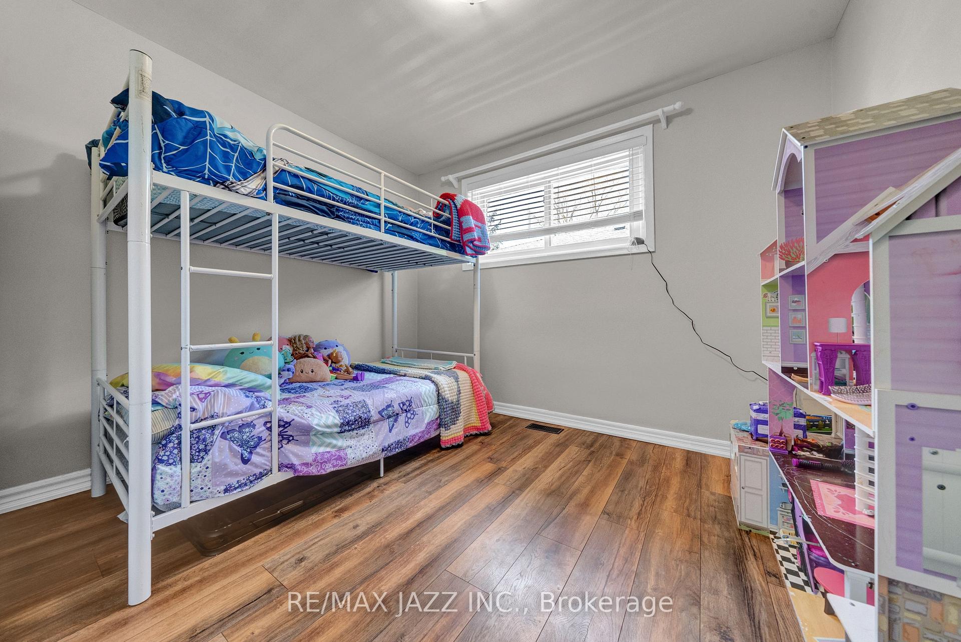 Photo 23 of 1003 Centre Street N, Whitby, Williamsburg — HOMEH