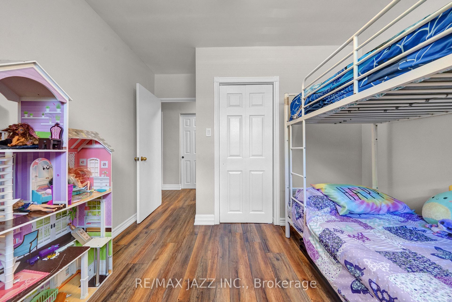 Photo 24 of 1003 Centre Street N, Whitby, Williamsburg — HOMEH