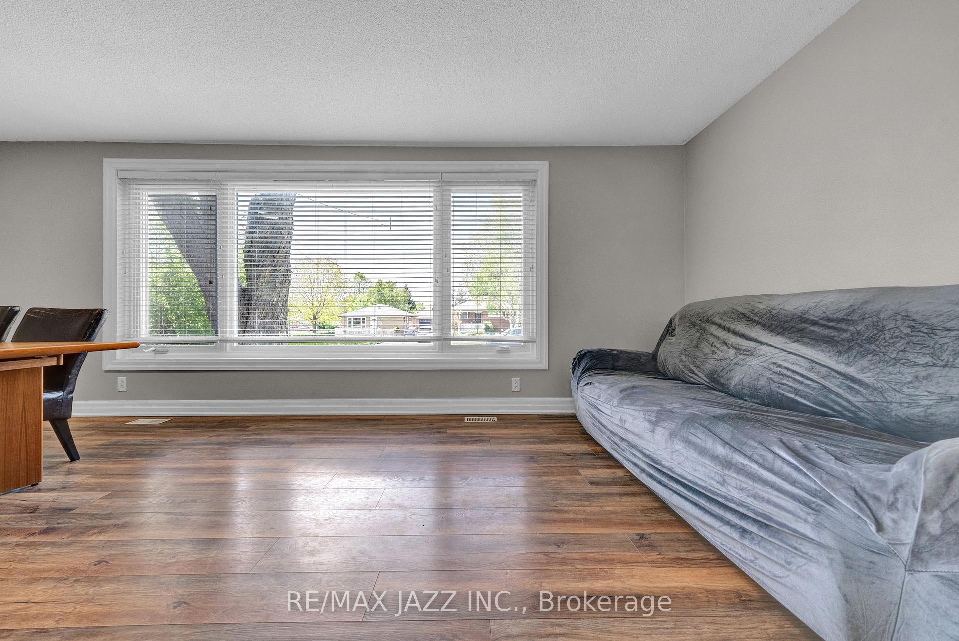 Photo 26 of 1003 Centre Street N, Whitby, Williamsburg — HOMEH
