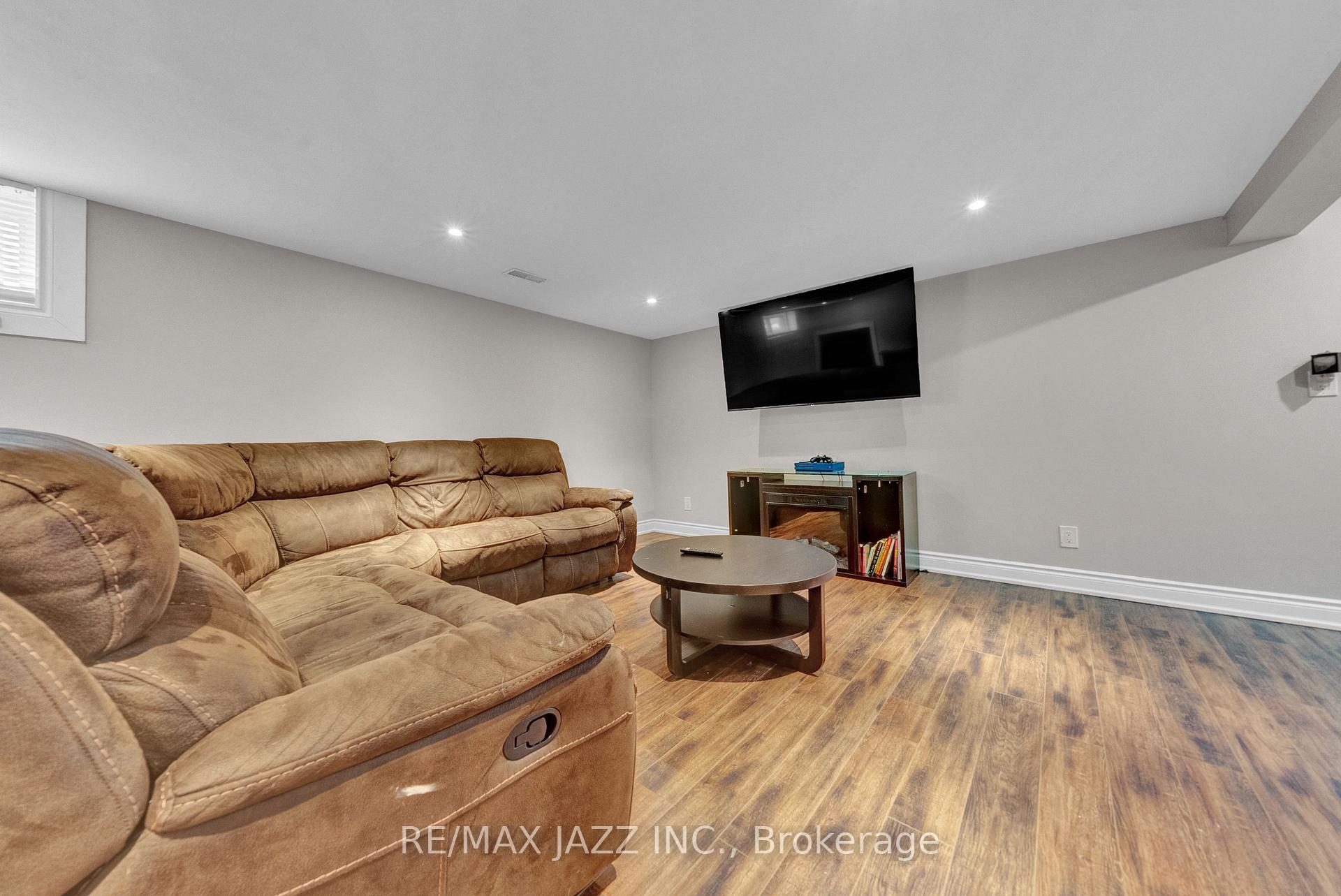 Photo 28 of 1003 Centre Street N, Whitby, Williamsburg — HOMEH