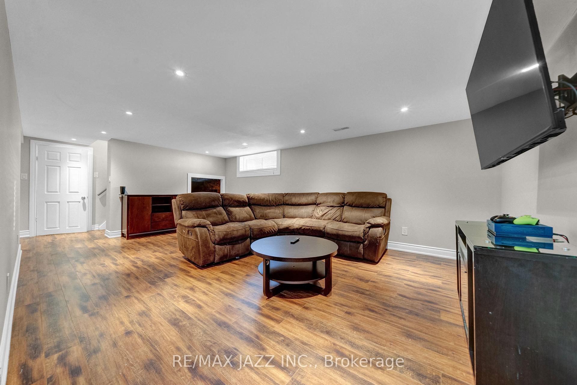 Photo 30 of 1003 Centre Street N, Whitby, Williamsburg — HOMEH