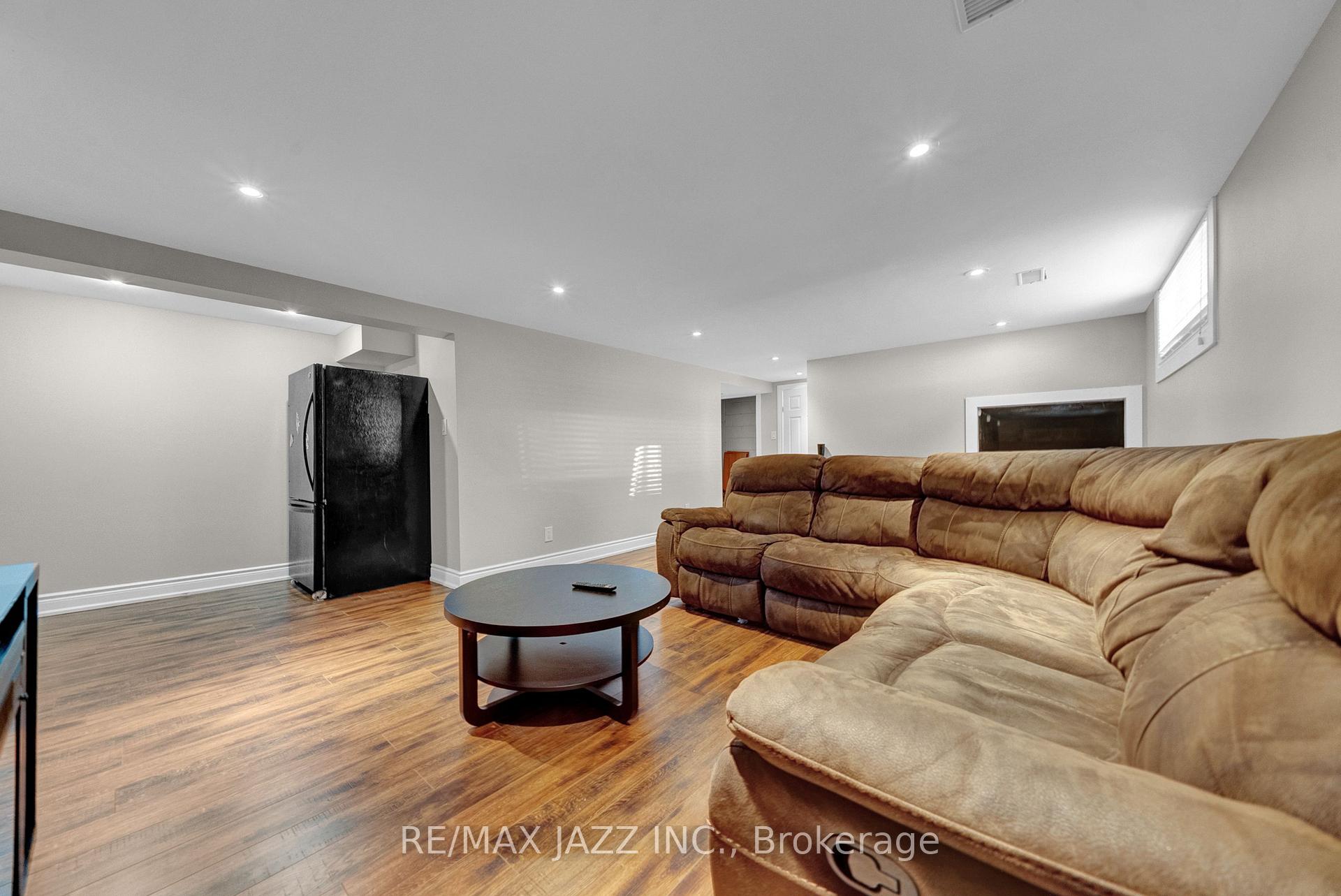Photo 31 of 1003 Centre Street N, Whitby, Williamsburg — HOMEH