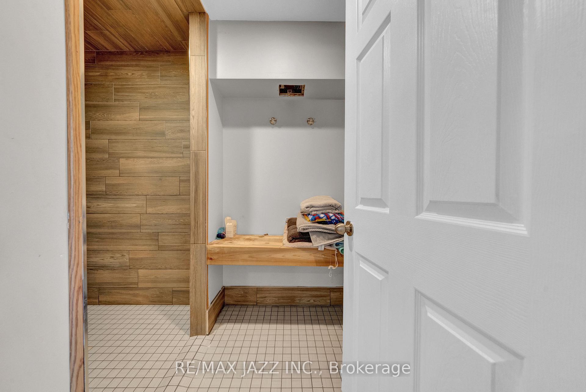 Photo 34 of 1003 Centre Street N, Whitby, Williamsburg — HOMEH