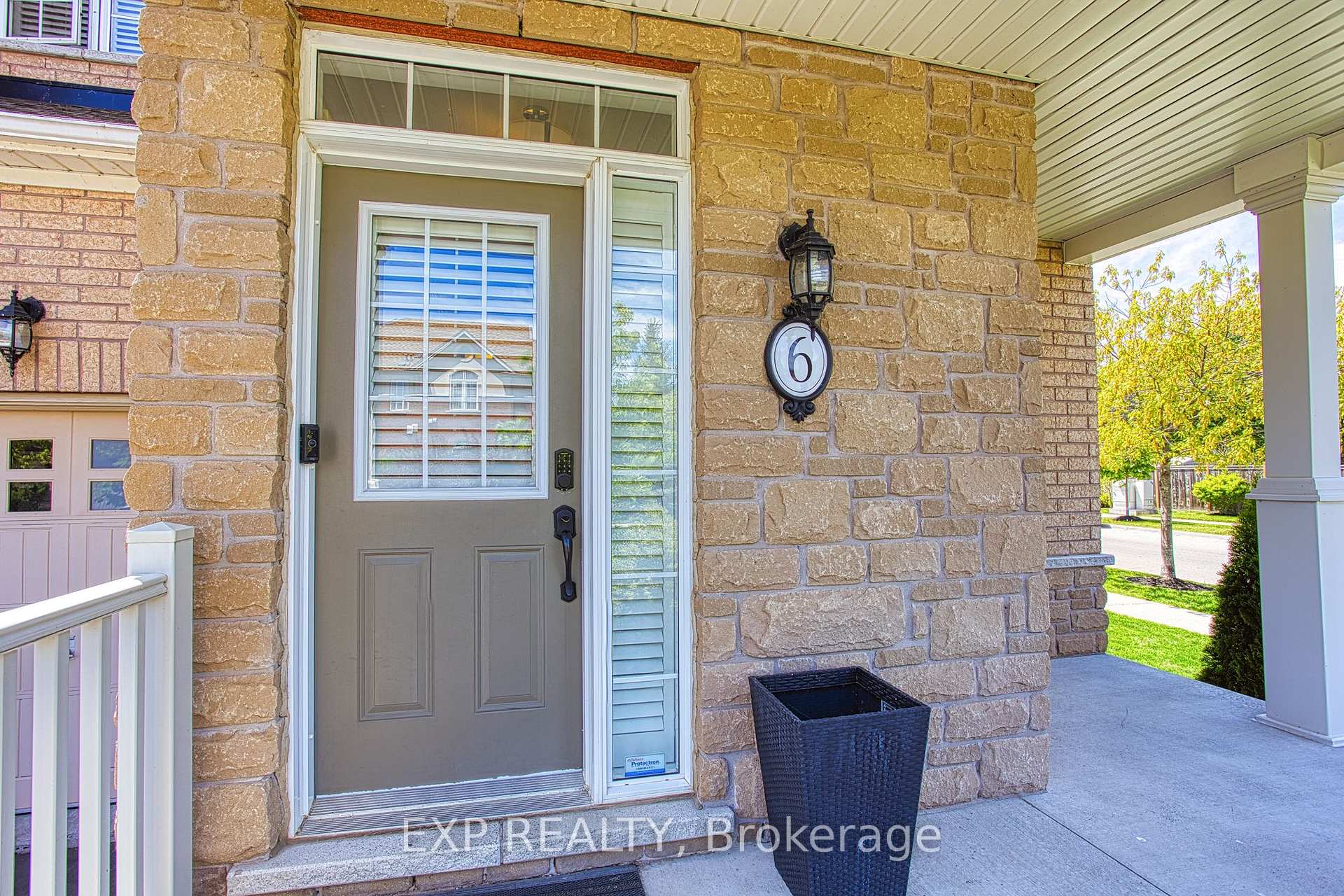 Photo 6 of 6 Greenstem Crescent, Hamilton, Winona Park — HOMEH