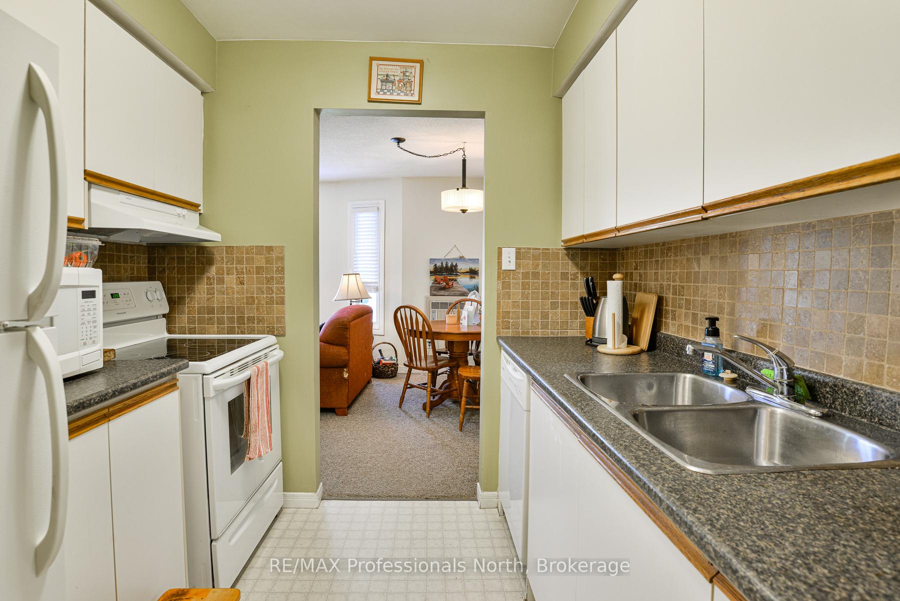 Photo 2 of Unit 303C, 661 Cedar Lane, Bracebridge, Macaulay — HOMEH