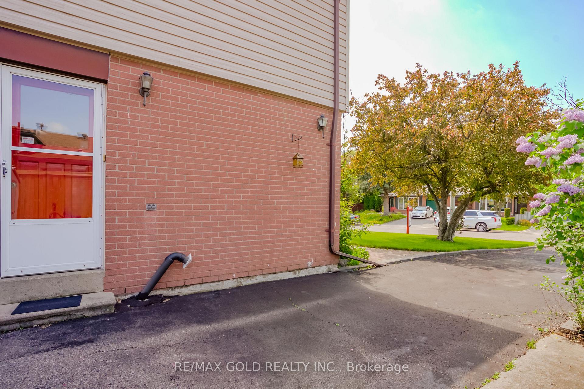 Photo 52 of 22 Dalraith Crescent, Brampton, Southgate — HOMEH