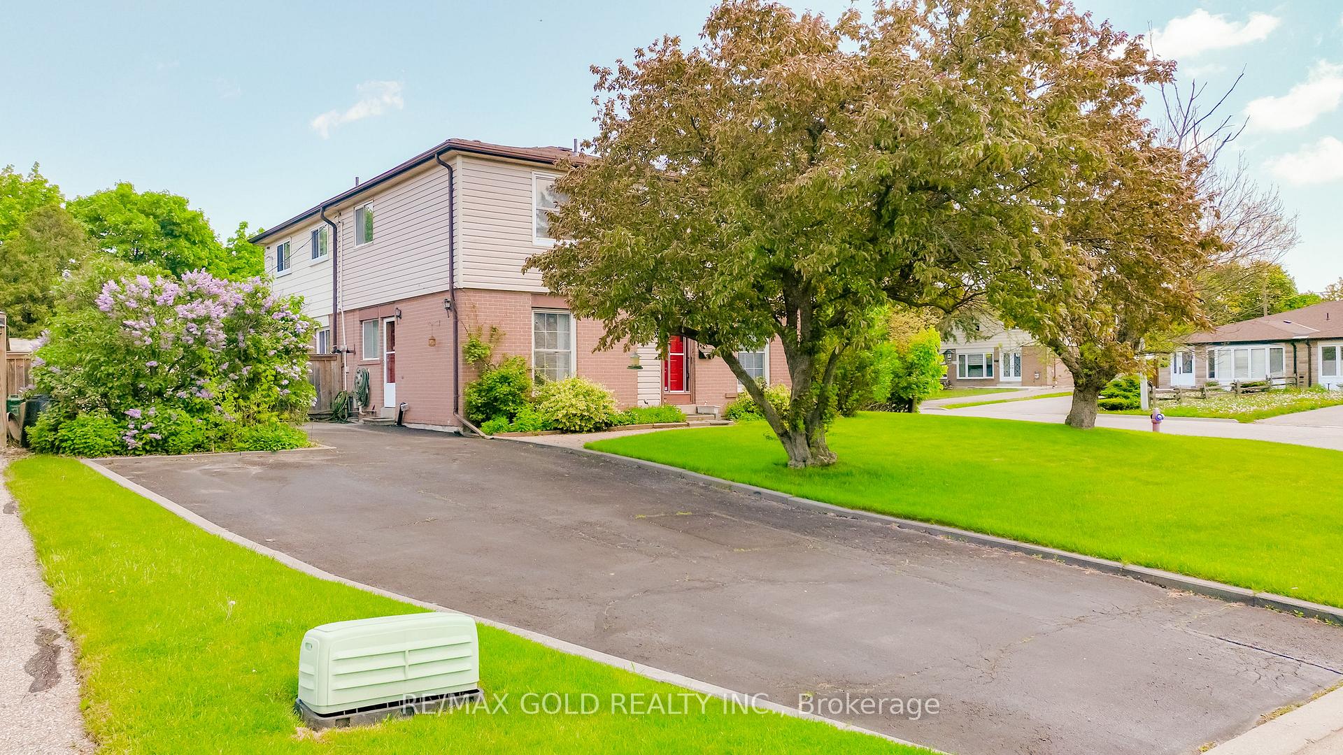 Photo 4 of 22 Dalraith Crescent, Brampton, Southgate — HOMEH