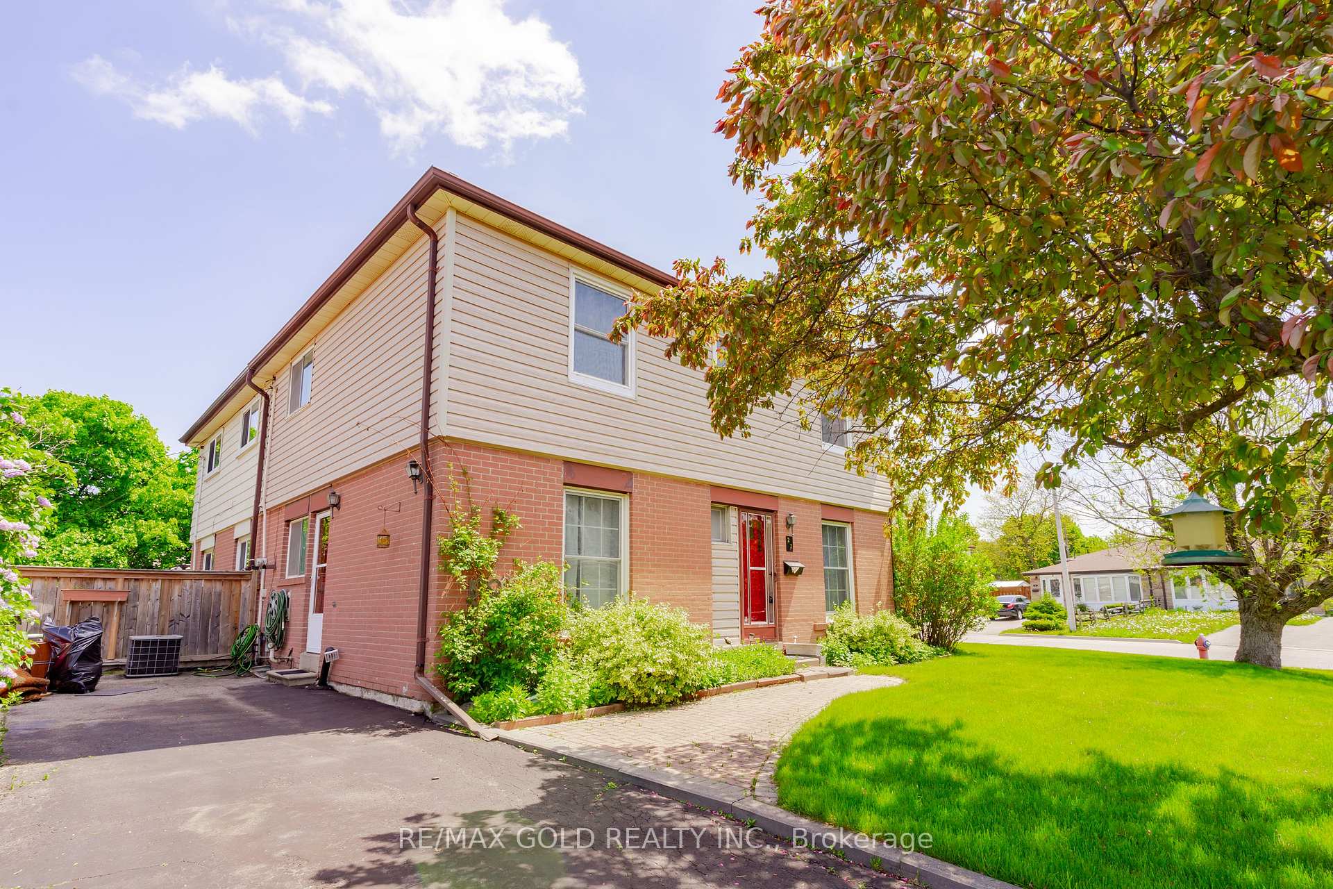 Photo 5 of 22 Dalraith Crescent, Brampton, Southgate — HOMEH