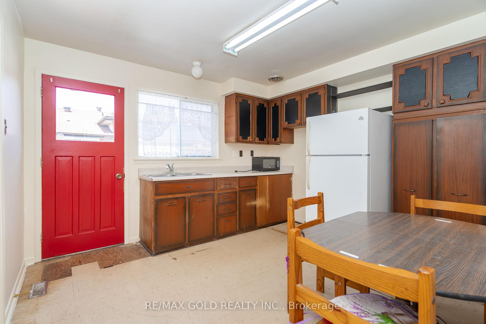 Photo 10 of 22 Dalraith Crescent, Brampton, Southgate — HOMEH