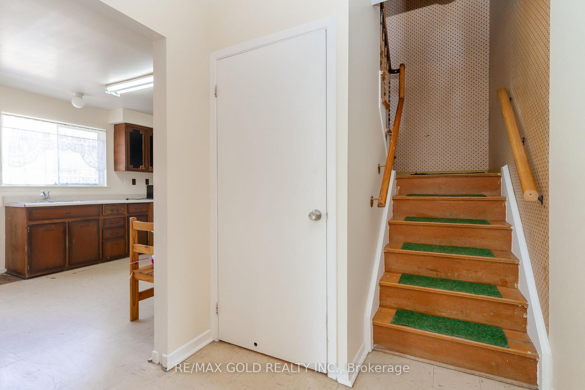 Photo 16 of 22 Dalraith Crescent, Brampton, Southgate — HOMEH