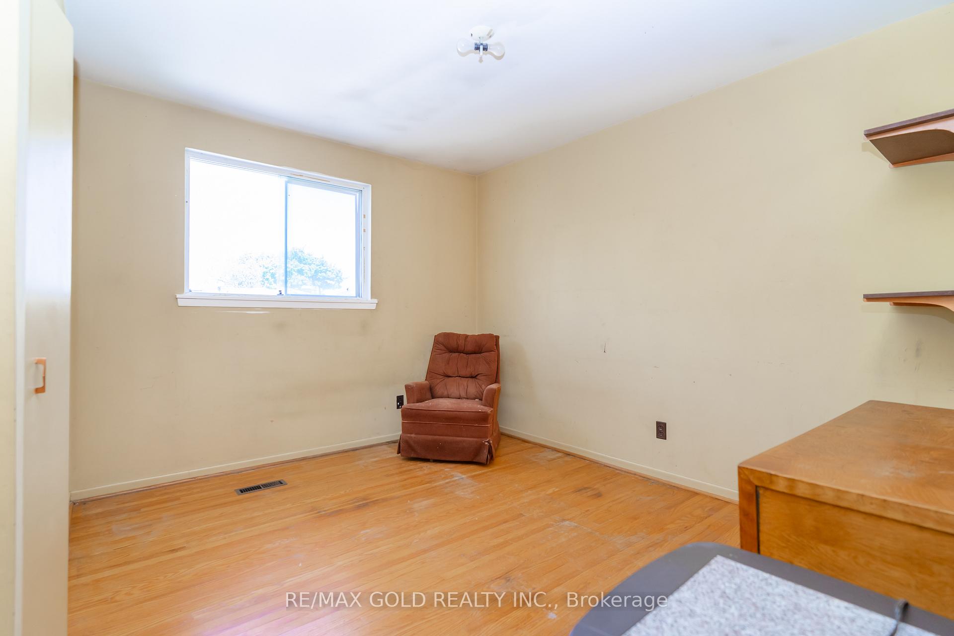 Photo 21 of 22 Dalraith Crescent, Brampton, Southgate — HOMEH