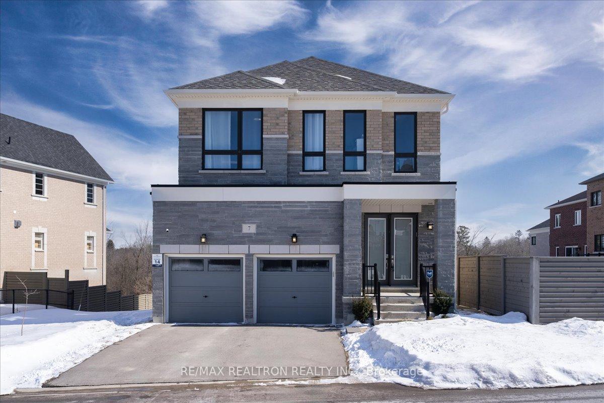 Photo 2 of 7 Maple Fields Circle, Aurora, Aurora Estates — HOMEH