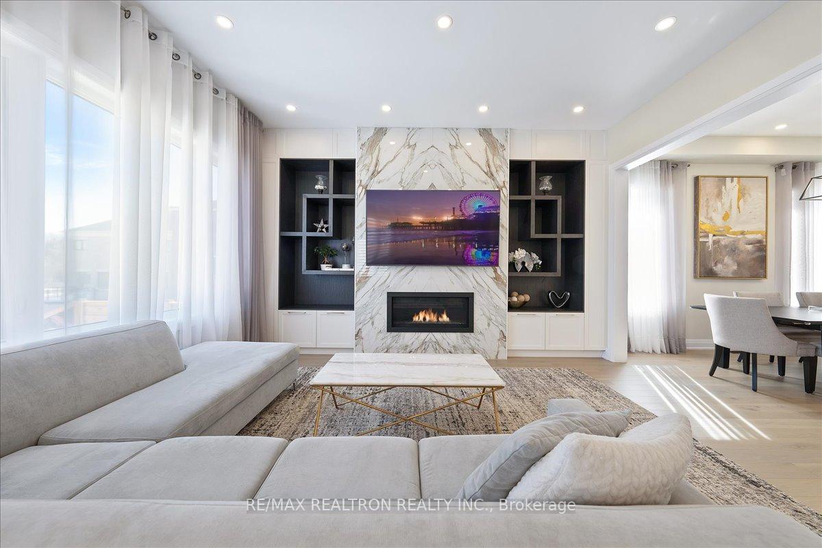 Photo 13 of 7 Maple Fields Circle, Aurora, Aurora Estates — HOMEH