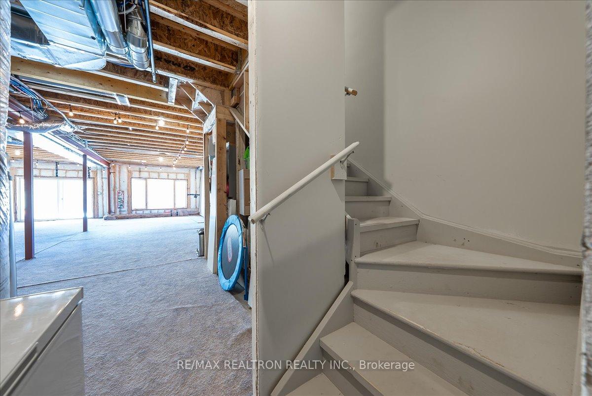 Photo 40 of 7 Maple Fields Circle, Aurora, Aurora Estates — HOMEH