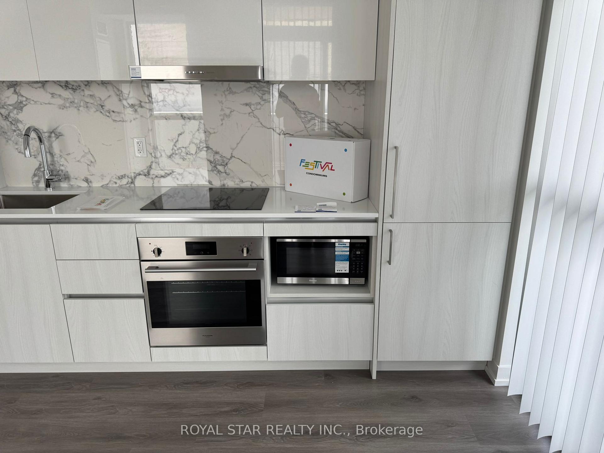 Photo 4 of Unit 4302, 225 Commerce Street, Vaughan, Vaughan Corporate Centre — HOMEH