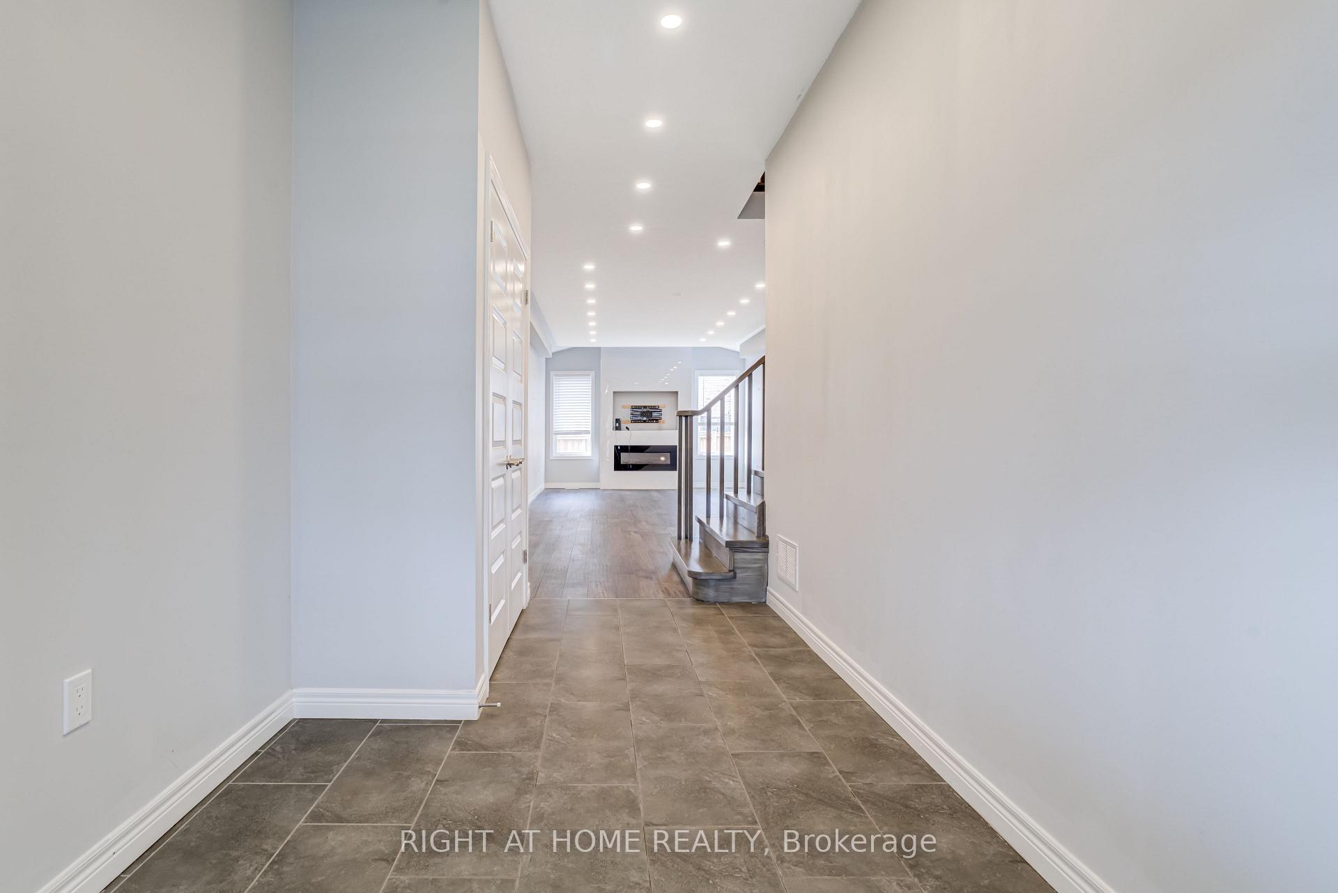 Photo 3 of 71 Cittadella Boulevard, Hamilton, Rural Glanbrook — HOMEH