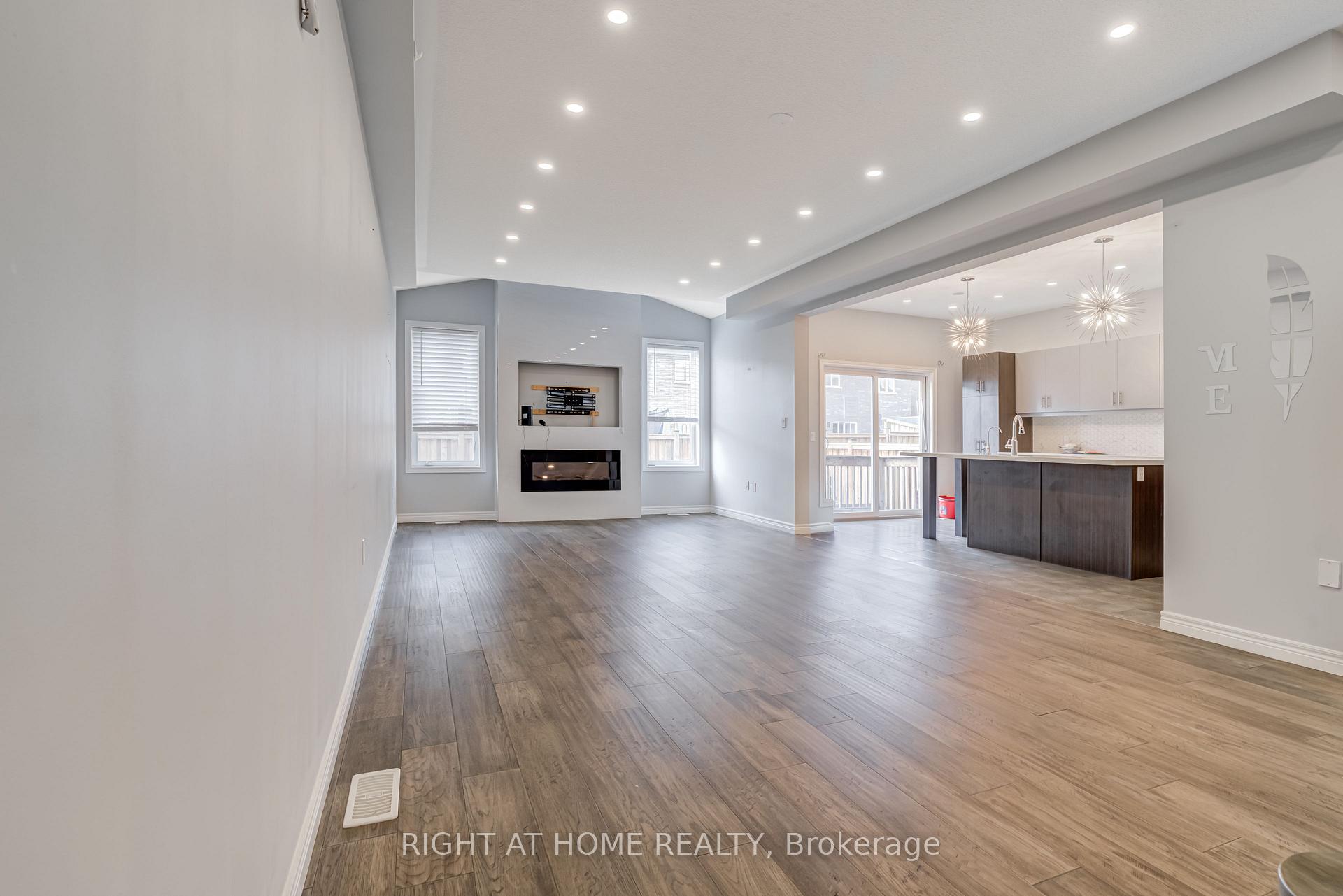 Photo 4 of 71 Cittadella Boulevard, Hamilton, Rural Glanbrook — HOMEH