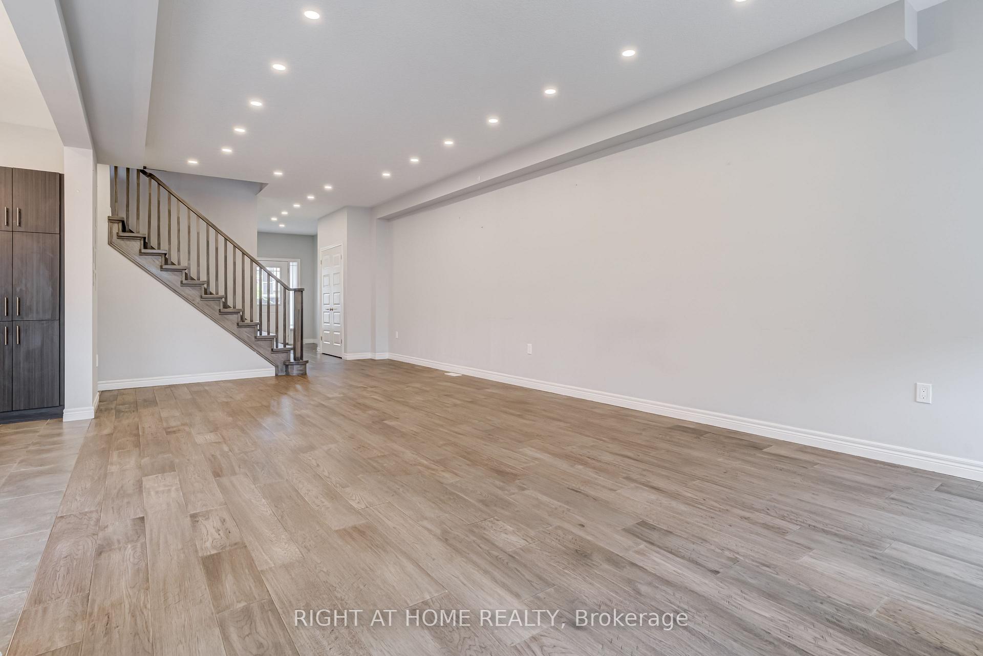 Photo 5 of 71 Cittadella Boulevard, Hamilton, Rural Glanbrook — HOMEH