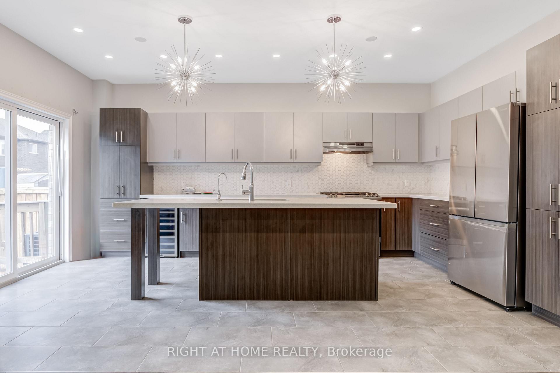 Photo 8 of 71 Cittadella Boulevard, Hamilton, Rural Glanbrook — HOMEH