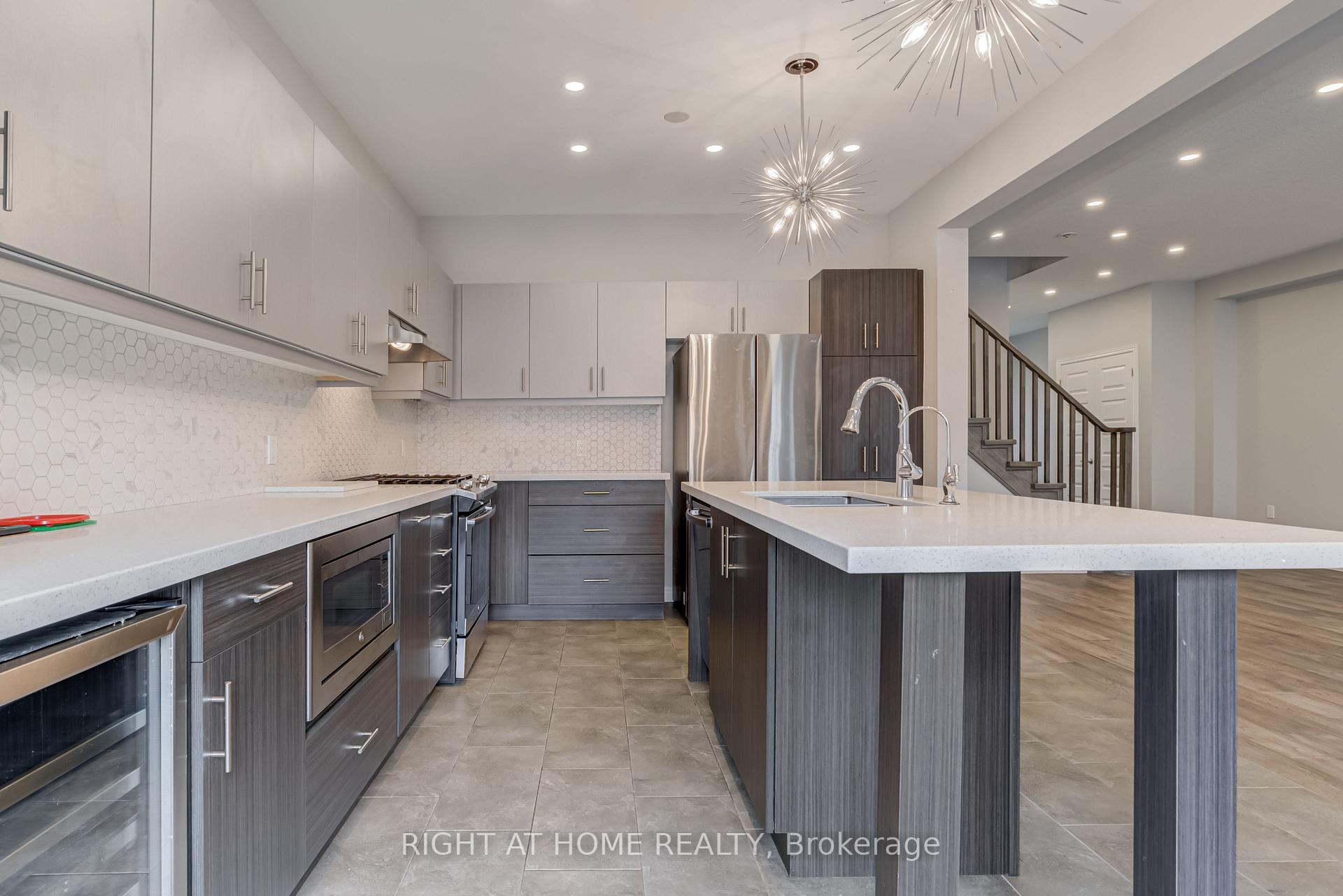 Photo 10 of 71 Cittadella Boulevard, Hamilton, Rural Glanbrook — HOMEH