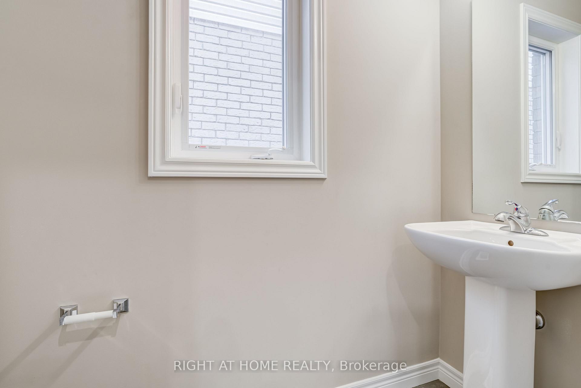 Photo 12 of 71 Cittadella Boulevard, Hamilton, Rural Glanbrook — HOMEH