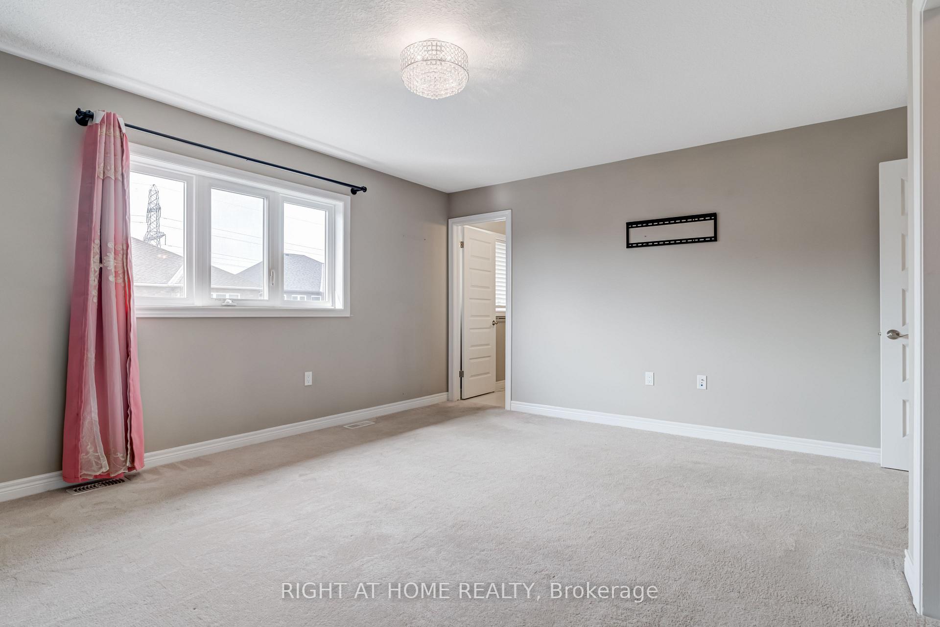Photo 15 of 71 Cittadella Boulevard, Hamilton, Rural Glanbrook — HOMEH