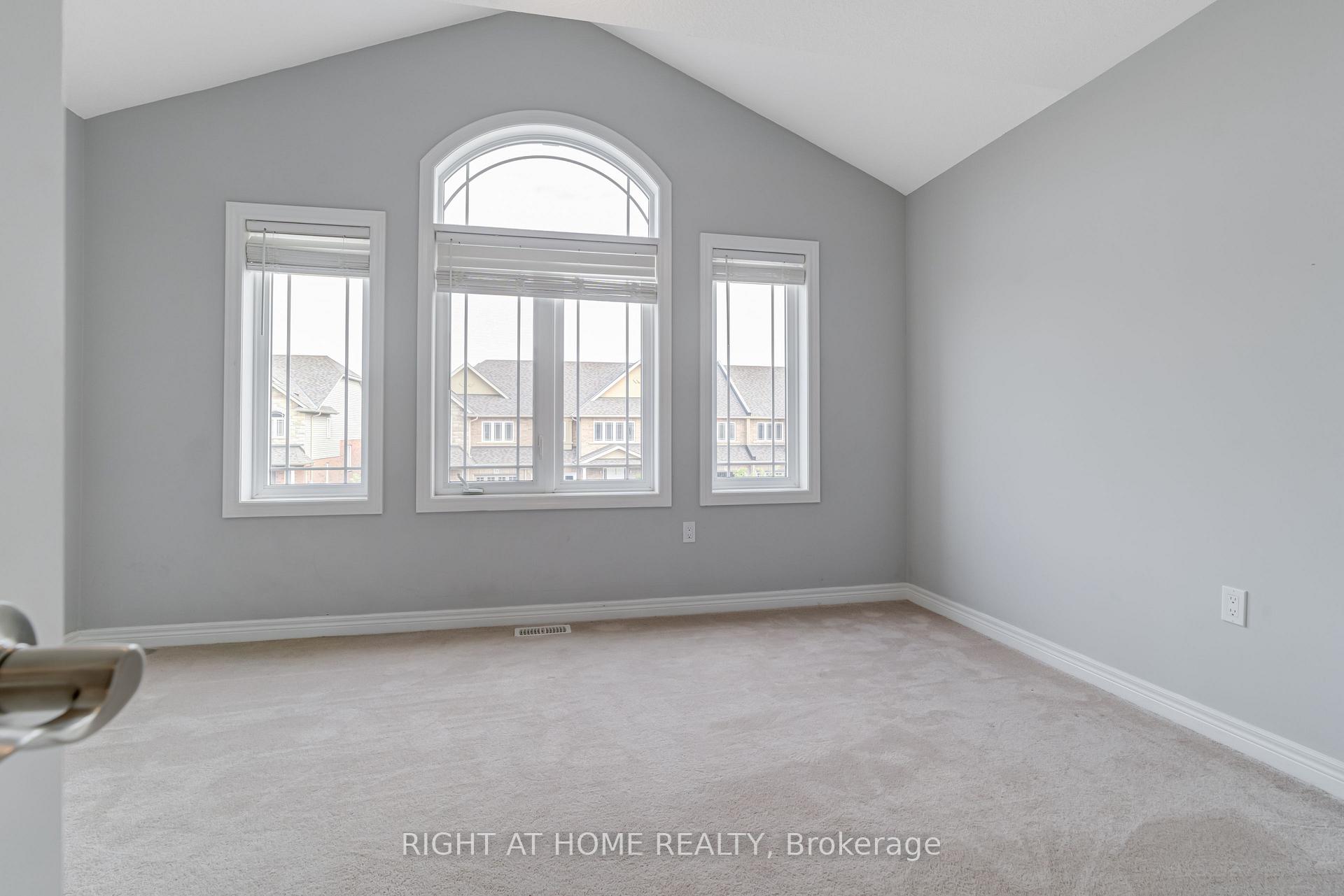 Photo 20 of 71 Cittadella Boulevard, Hamilton, Rural Glanbrook — HOMEH